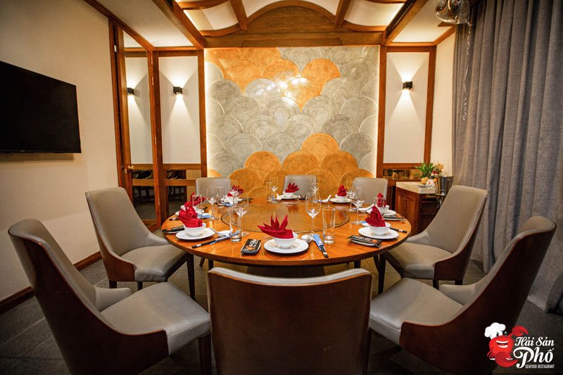 Phòng VIP riêng tư với lối bài trí mang đậm màu sắc văn hóa Á Đông.